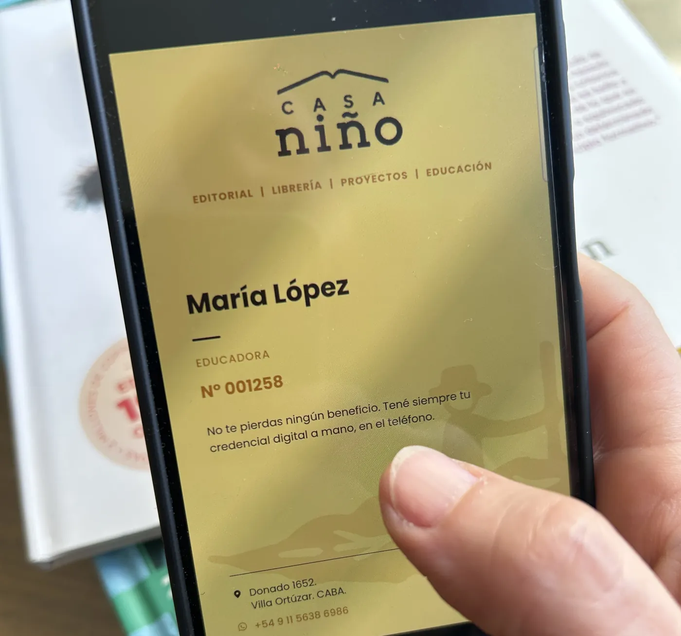 Credencial digital de Casa Niño en el celular